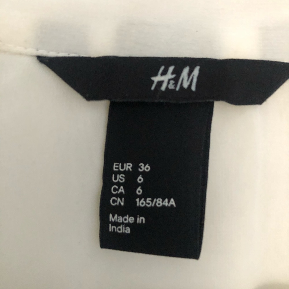 H&M button down blouse - Picture 2 of 3